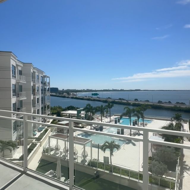 Pease Come along with us to tour one of our premium three-bedroom apartment homes. Our C2T residence is available now. Join us!

#tampabay #emersonrockypoint #thisisnwrliving #waterfrontliving #luxuryapartments
