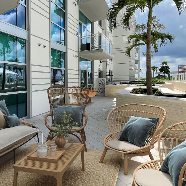 Pease Spring is right around the corner and that means patio season. 🪴

#emersonrockypoint #tampaoutdoors #tampaoutdoorliving #tampabayliving #tampaapartments #springpatio